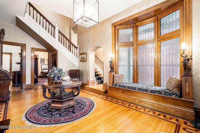 910 Cherokee Rd, Louisville, KY 40204