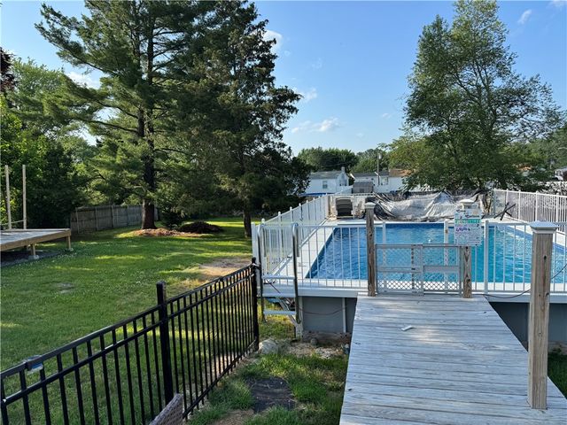 15 Versailles Street, Cranston, RI 02920