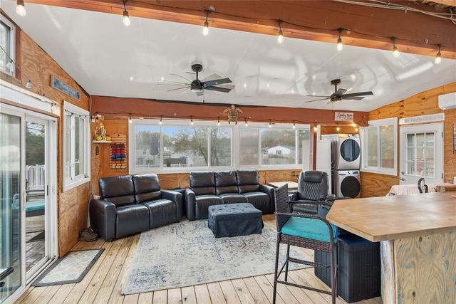 15 Versailles Street, Cranston, RI 02920