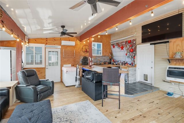 15 Versailles Street, Cranston, RI 02920