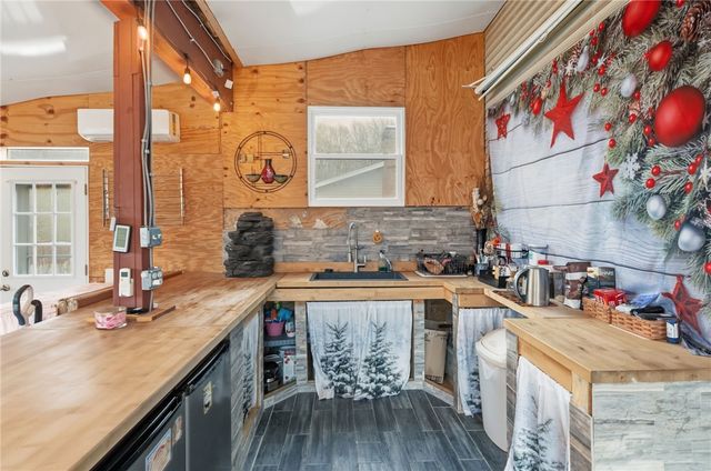 15 Versailles Street, Cranston, RI 02920