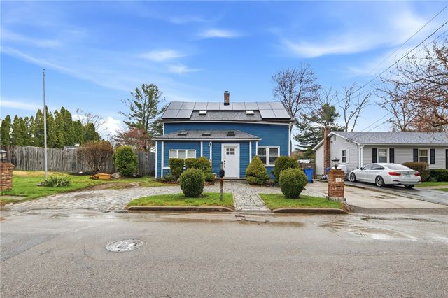15 Versailles Street, Cranston, RI 02920