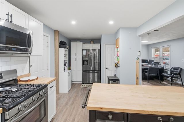 15 Versailles Street, Cranston, RI 02920