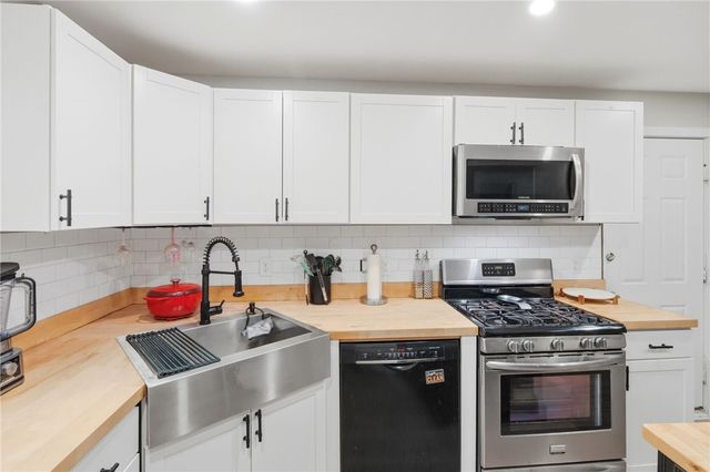 15 Versailles Street, Cranston, RI 02920