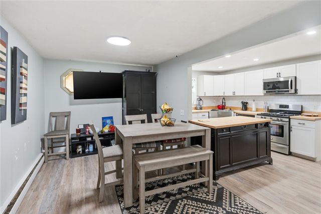 15 Versailles Street, Cranston, RI 02920