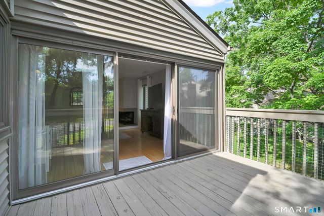 19 E Greenbriar Drive, Farmington, CT 06032