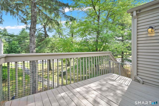19 E Greenbriar Drive, Farmington, CT 06032