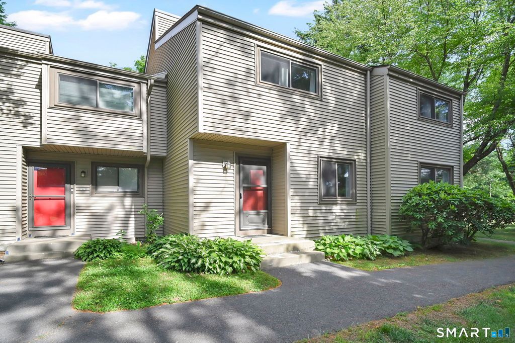 19 E Greenbriar Drive, Farmington, CT 06032