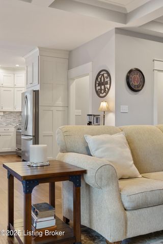 17511 Shakes Creek Dr, Louisville, KY 40023