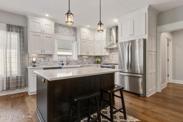 17511 Shakes Creek Dr, Louisville, KY 40023