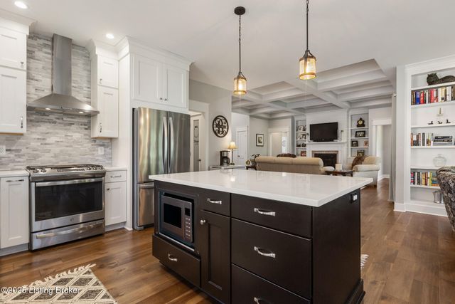 17511 Shakes Creek Dr, Louisville, KY 40023