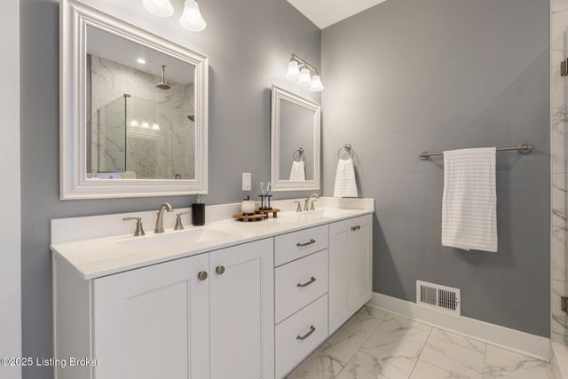 17511 Shakes Creek Dr, Louisville, KY 40023