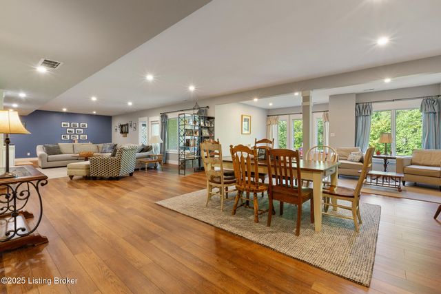 17511 Shakes Creek Dr, Louisville, KY 40023