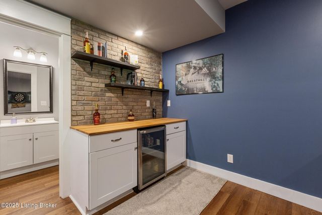 17511 Shakes Creek Dr, Louisville, KY 40023