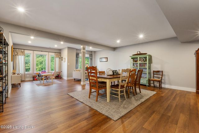 17511 Shakes Creek Dr, Louisville, KY 40023