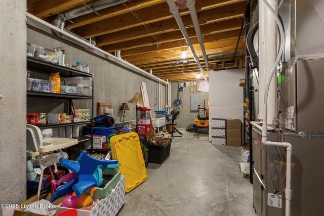 17511 Shakes Creek Dr, Louisville, KY 40023