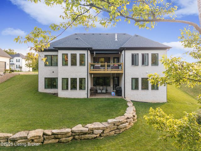 17511 Shakes Creek Dr, Louisville, KY 40023