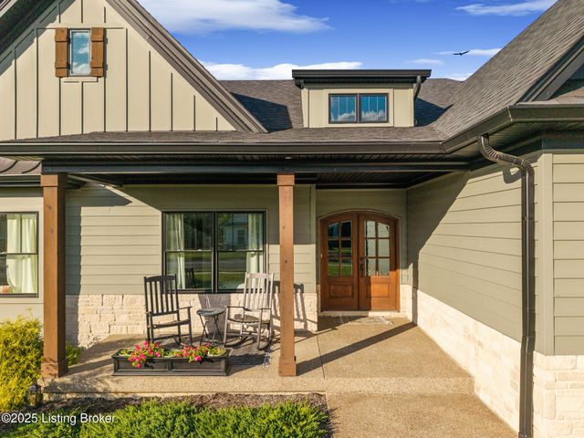 17511 Shakes Creek Dr, Louisville, KY 40023