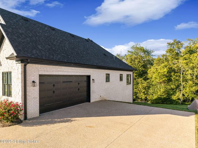 17511 Shakes Creek Dr, Louisville, KY 40023