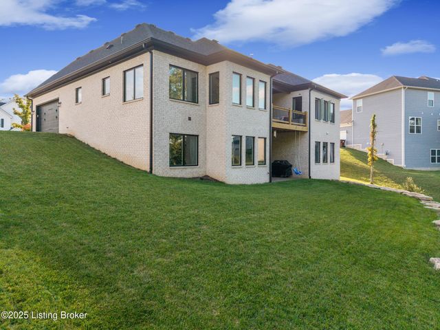 17511 Shakes Creek Dr, Louisville, KY 40023