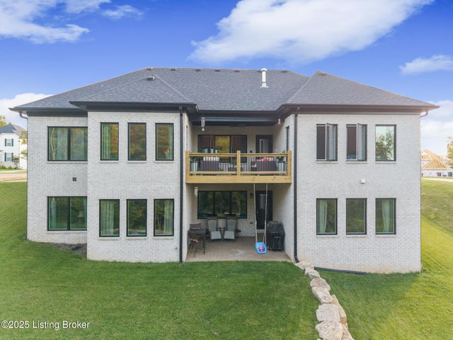 17511 Shakes Creek Dr, Louisville, KY 40023