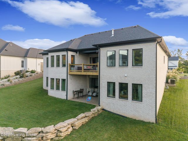 17511 Shakes Creek Dr, Louisville, KY 40023