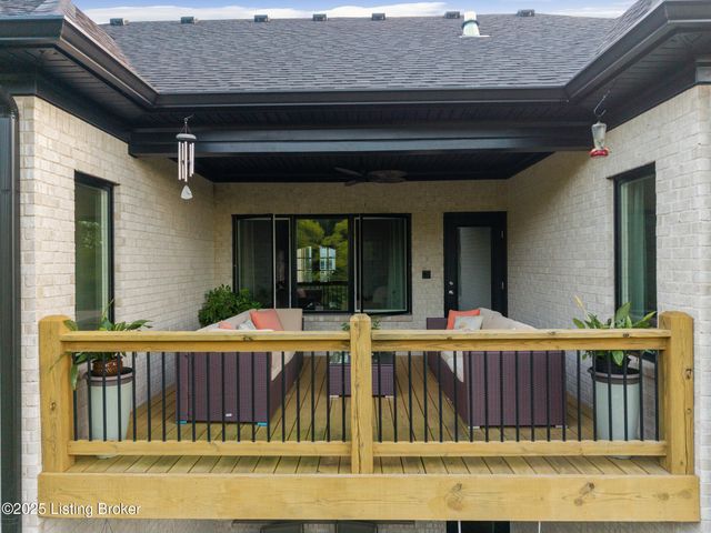 17511 Shakes Creek Dr, Louisville, KY 40023