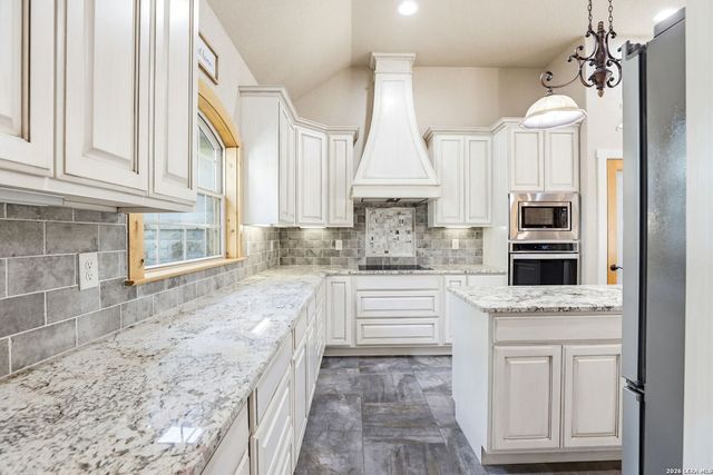 181 CHAMPIONS BLVD, La Vernia, TX 78121