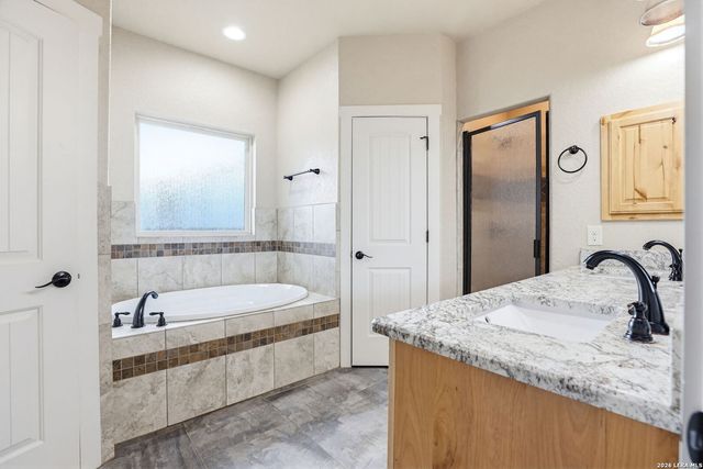 181 CHAMPIONS BLVD, La Vernia, TX 78121