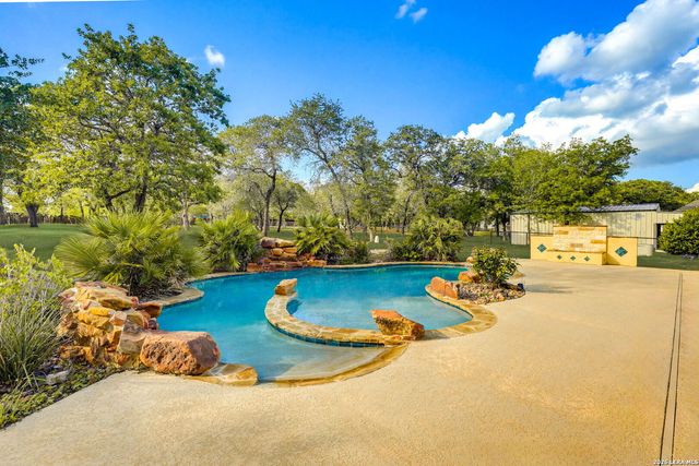 181 CHAMPIONS BLVD, La Vernia, TX 78121