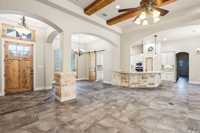 181 CHAMPIONS BLVD, La Vernia, TX 78121