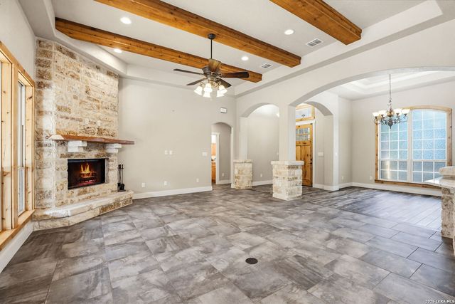 181 CHAMPIONS BLVD, La Vernia, TX 78121