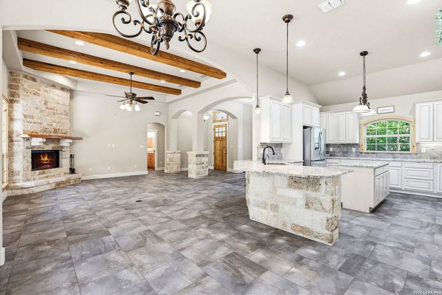 181 CHAMPIONS BLVD, La Vernia, TX 78121
