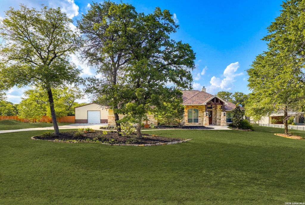 181 CHAMPIONS BLVD, La Vernia, TX 78121
