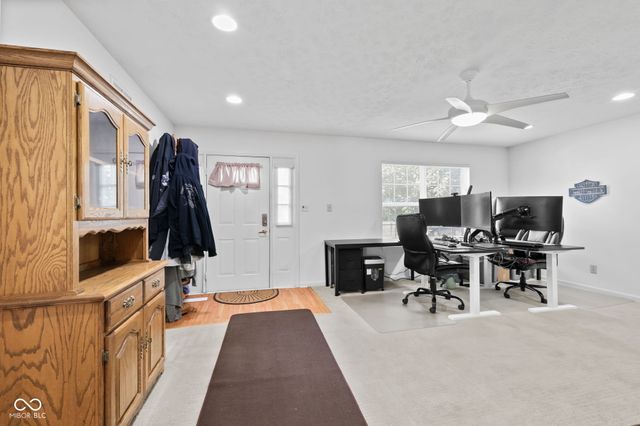 923 Stave Oak Drive, Beech Grove, IN 46107