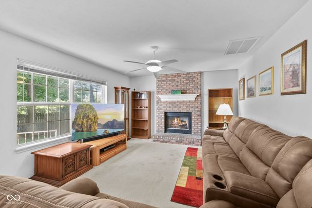 923 Stave Oak Drive, Beech Grove, IN 46107