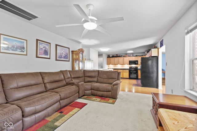 923 Stave Oak Drive, Beech Grove, IN 46107