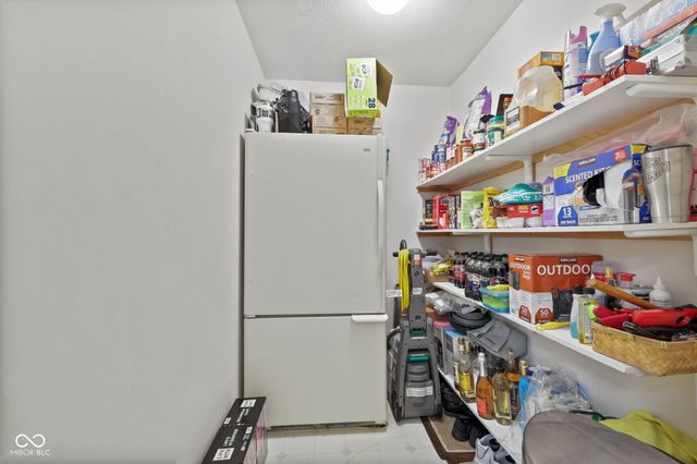 923 Stave Oak Drive, Beech Grove, IN 46107