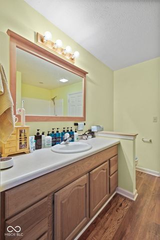 923 Stave Oak Drive, Beech Grove, IN 46107