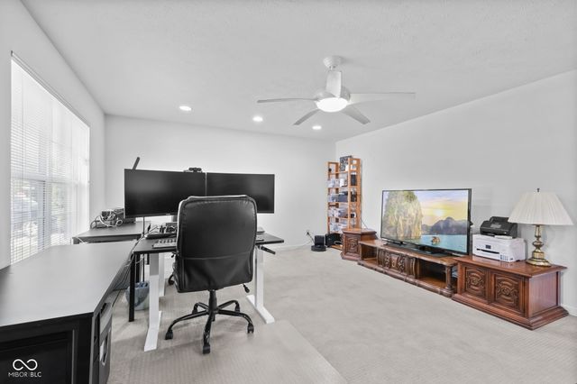 923 Stave Oak Drive, Beech Grove, IN 46107