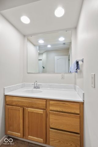 923 Stave Oak Drive, Beech Grove, IN 46107