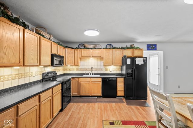 923 Stave Oak Drive, Beech Grove, IN 46107