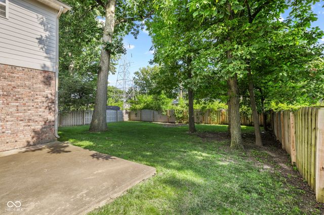 923 Stave Oak Drive, Beech Grove, IN 46107