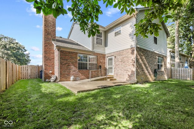 923 Stave Oak Drive, Beech Grove, IN 46107