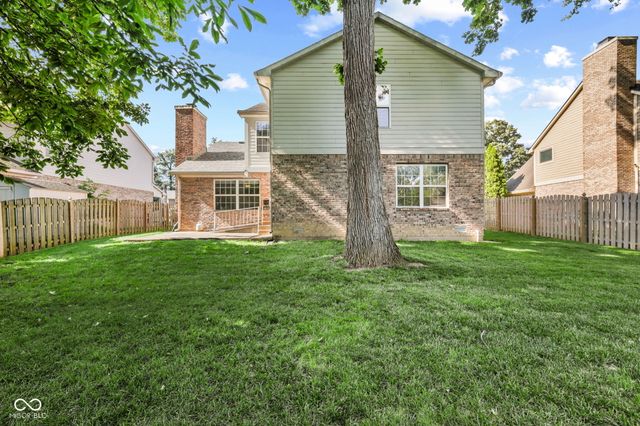 923 Stave Oak Drive, Beech Grove, IN 46107