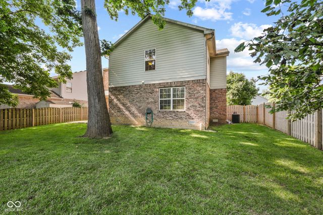 923 Stave Oak Drive, Beech Grove, IN 46107
