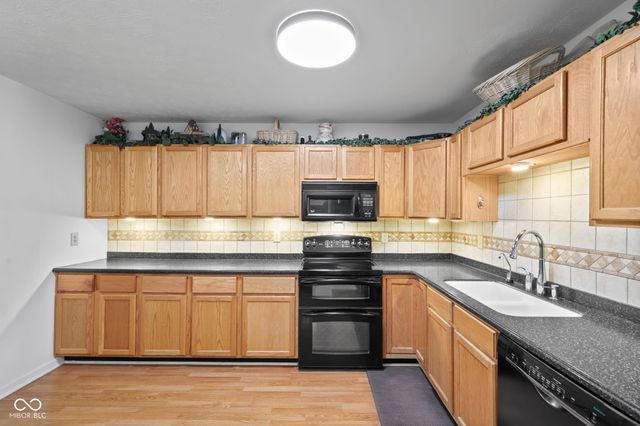 923 Stave Oak Drive, Beech Grove, IN 46107