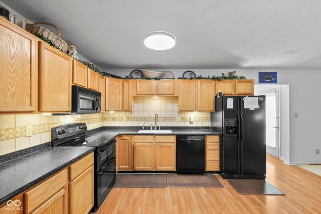 923 Stave Oak Drive, Beech Grove, IN 46107
