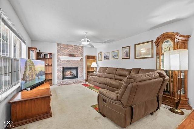 923 Stave Oak Drive, Beech Grove, IN 46107