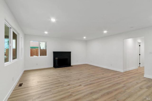 604 Oregon St, Fairfield, CA 94533